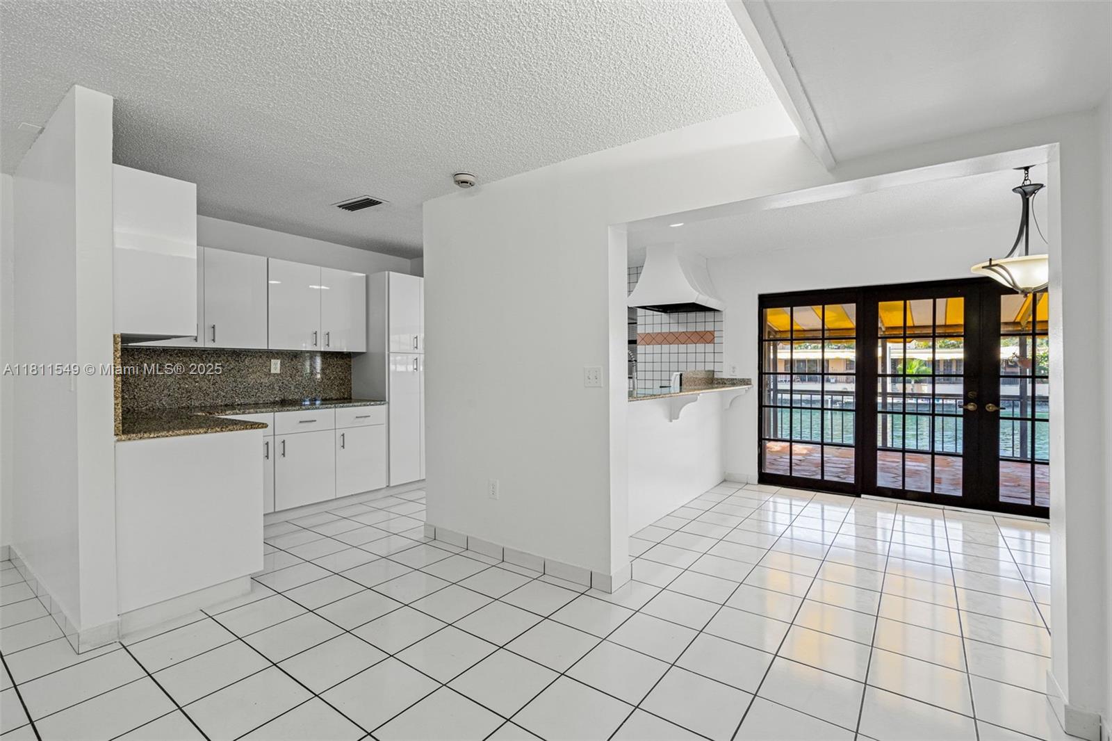 7003 Crown Gate Ct, Miami Lakes, Florida image 10