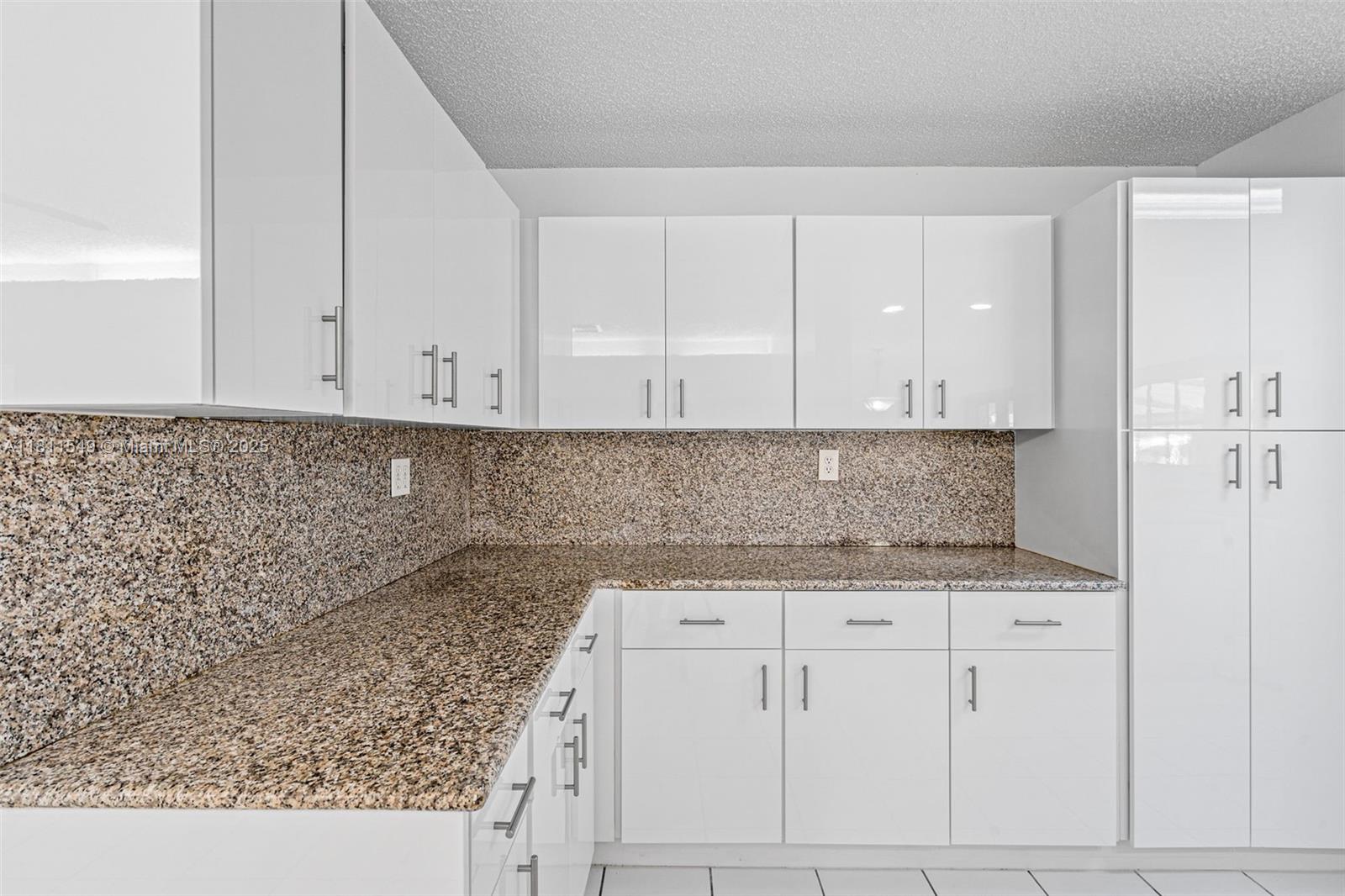 7003 Crown Gate Ct, Miami Lakes, Florida image 16