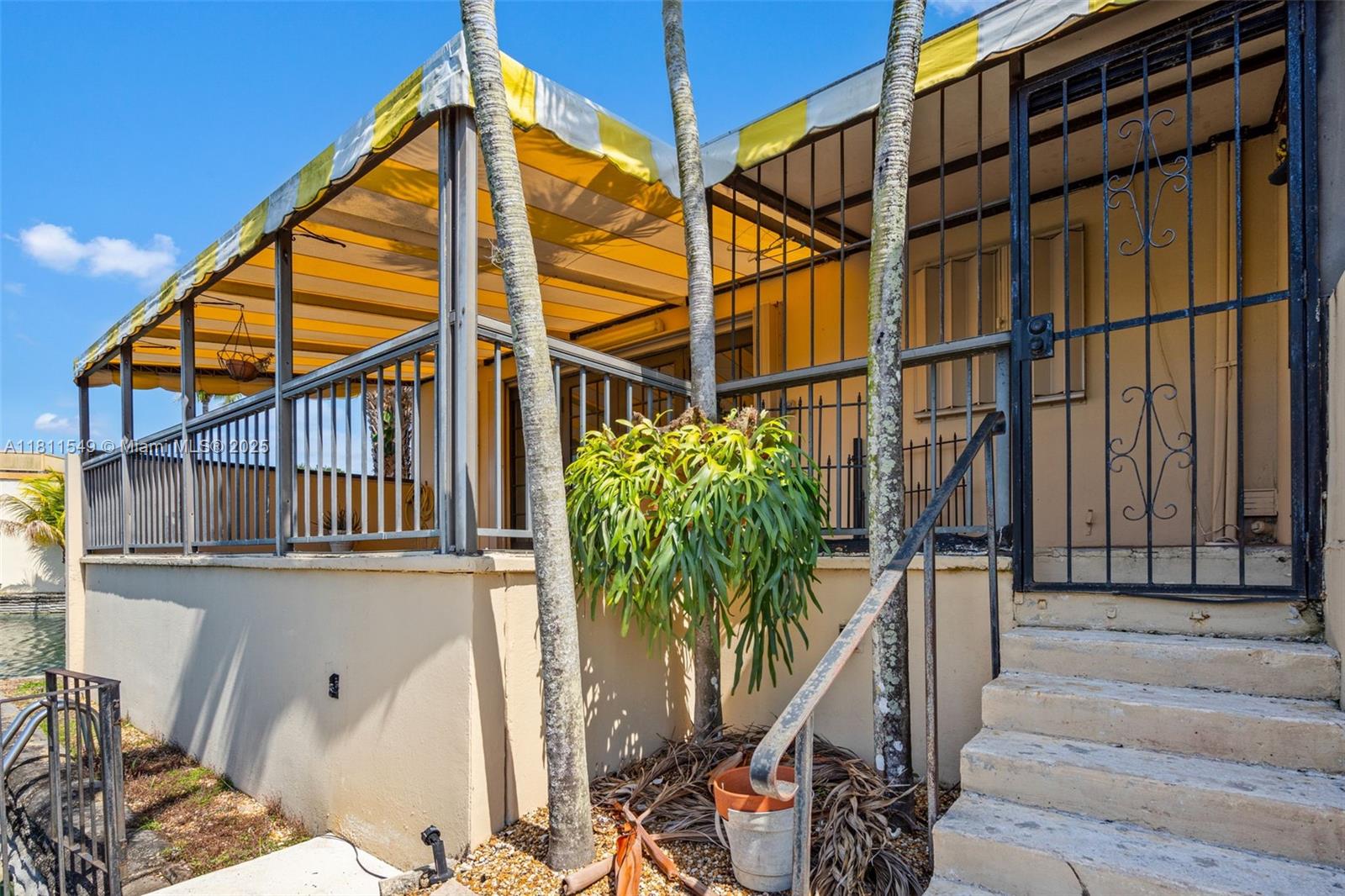 7003 Crown Gate Ct, Miami Lakes, Florida image 25
