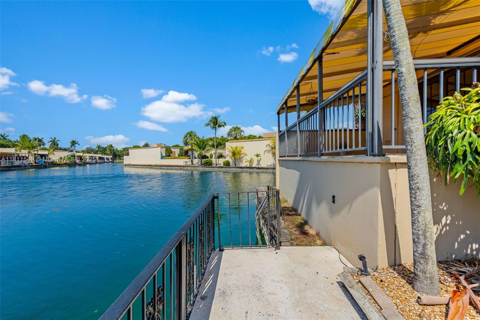7003 Crown Gate Ct, Miami Lakes, Florida image 27