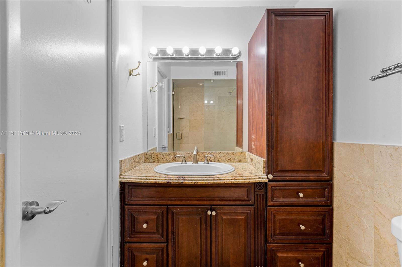 7003 Crown Gate Ct, Miami Lakes, Florida image 40