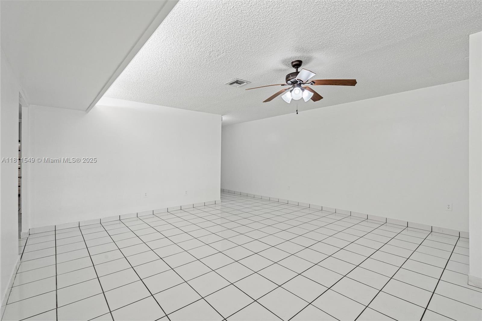 7003 Crown Gate Ct, Miami Lakes, Florida image 9