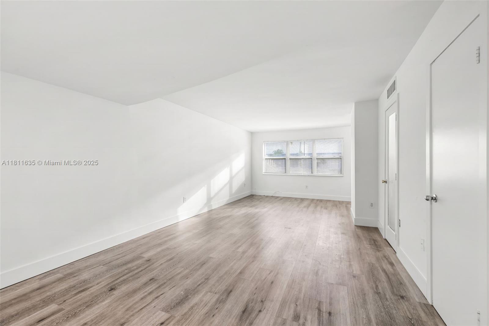1461 NE 150th St #103, Miami, Florida image 11