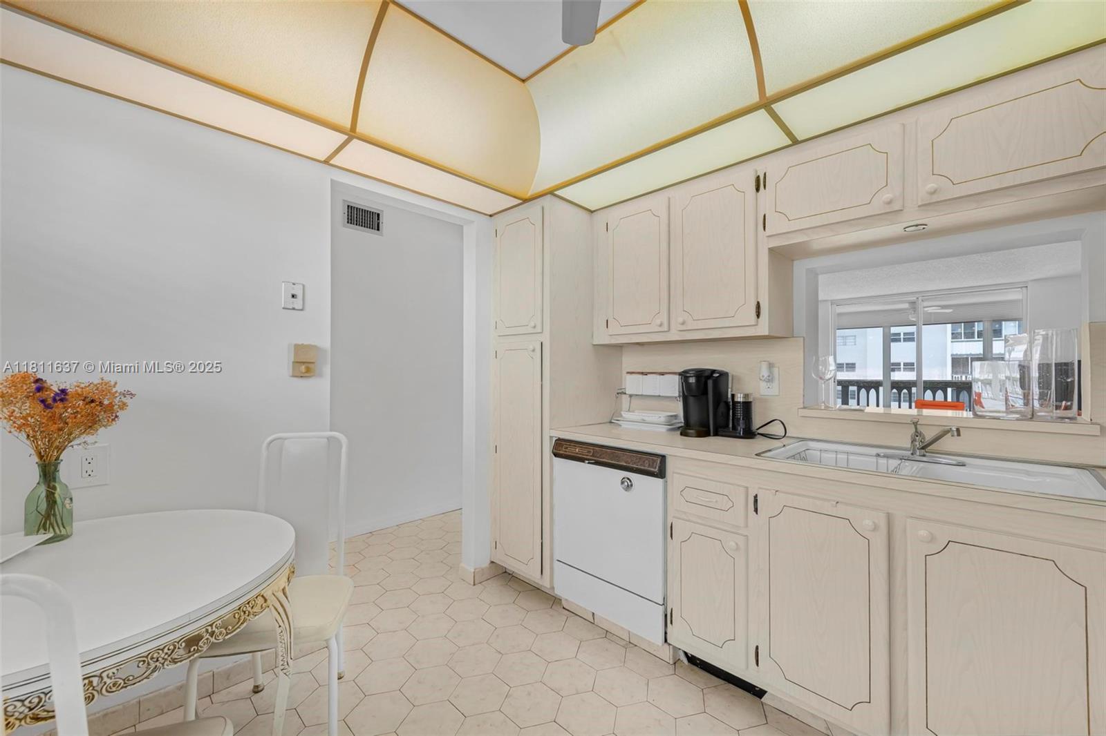 500 NE 12th Ave #407, Hallandale Beach, Florida image 12