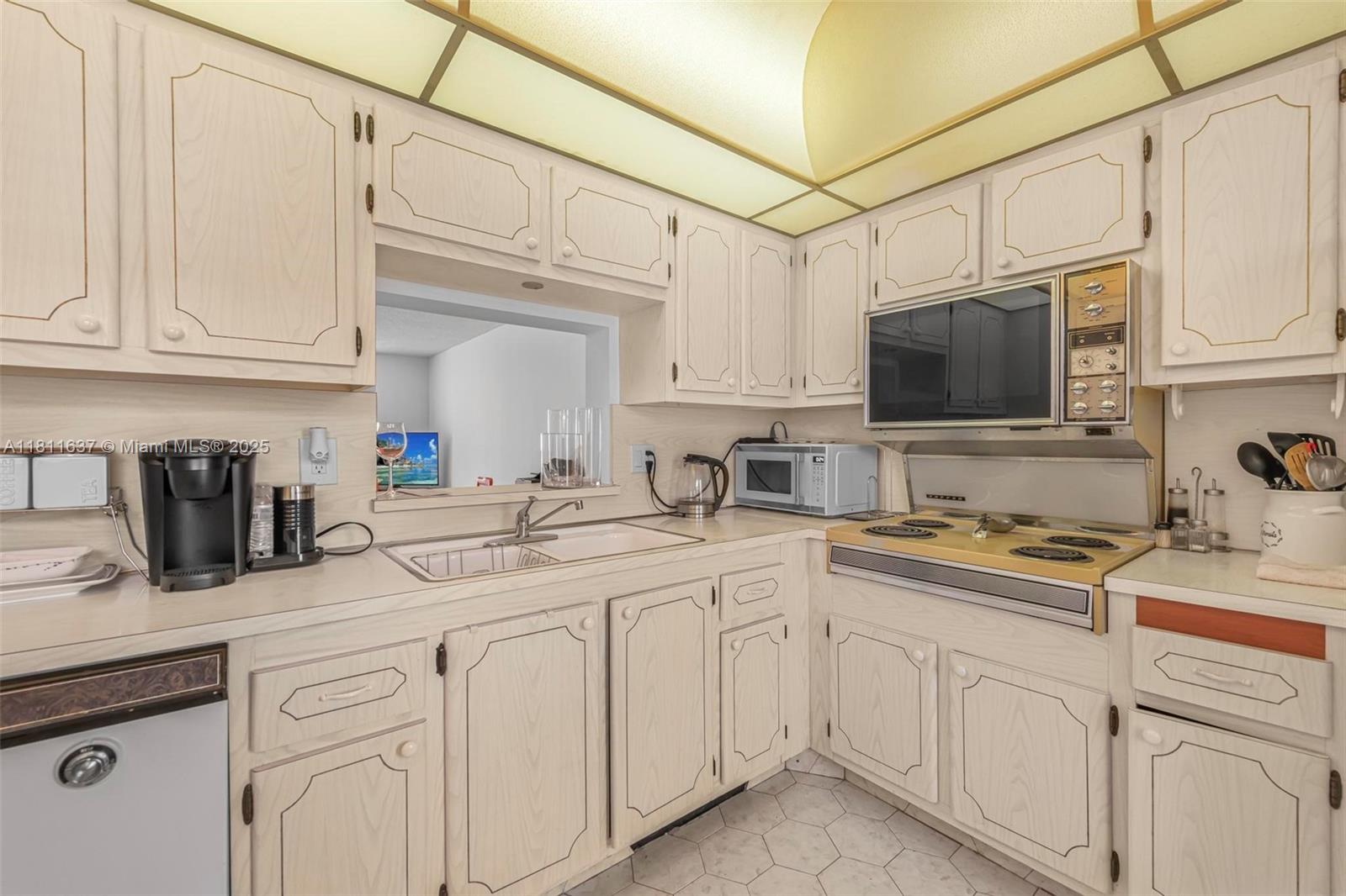 500 NE 12th Ave #407, Hallandale Beach, Florida image 13