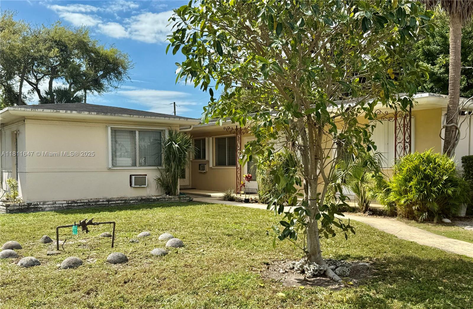 1570 NE 130th St, North Miami, Florida image 1