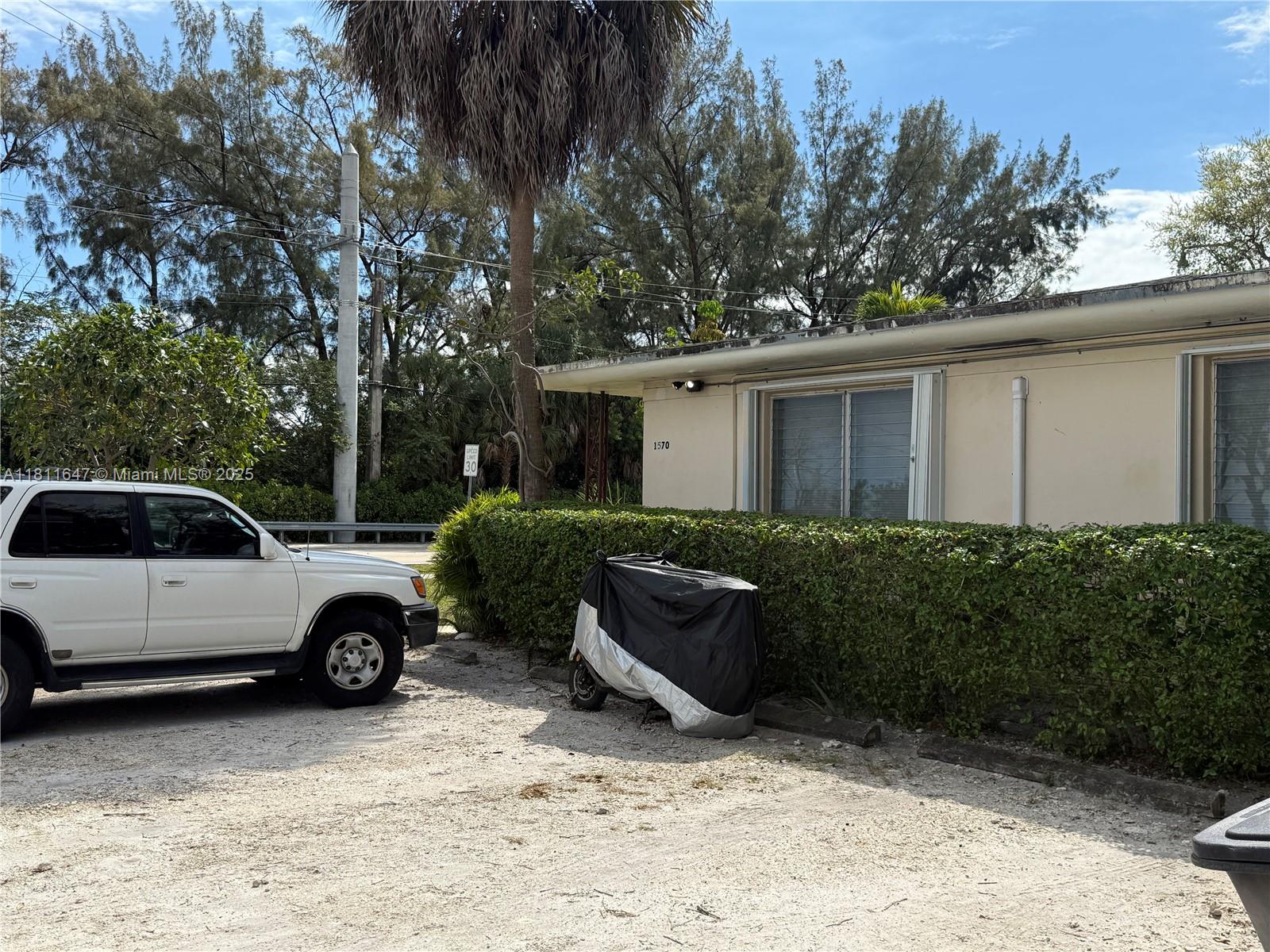 1570 NE 130th St, North Miami, Florida image 5