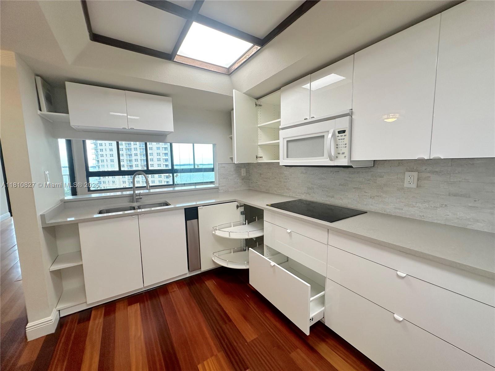 520 Brickell Key Dr #A811, Miami, Florida image 22