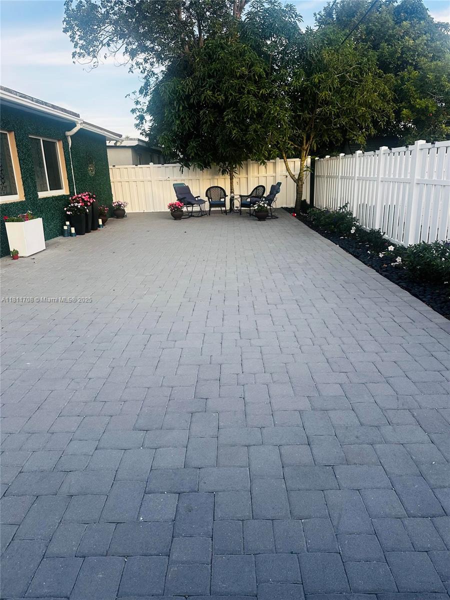 8600 NW 25th Ct, Sunrise, Florida image 16