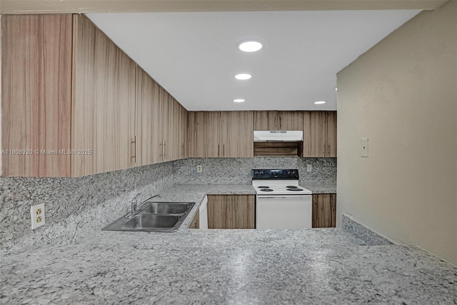 Property photo # 9