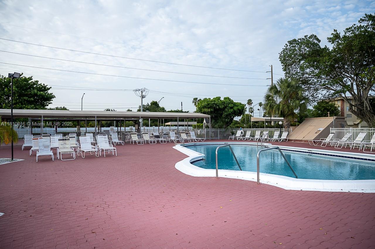 2861 NW 47th Ter #201A, Lauderdale Lakes, Florida image 4