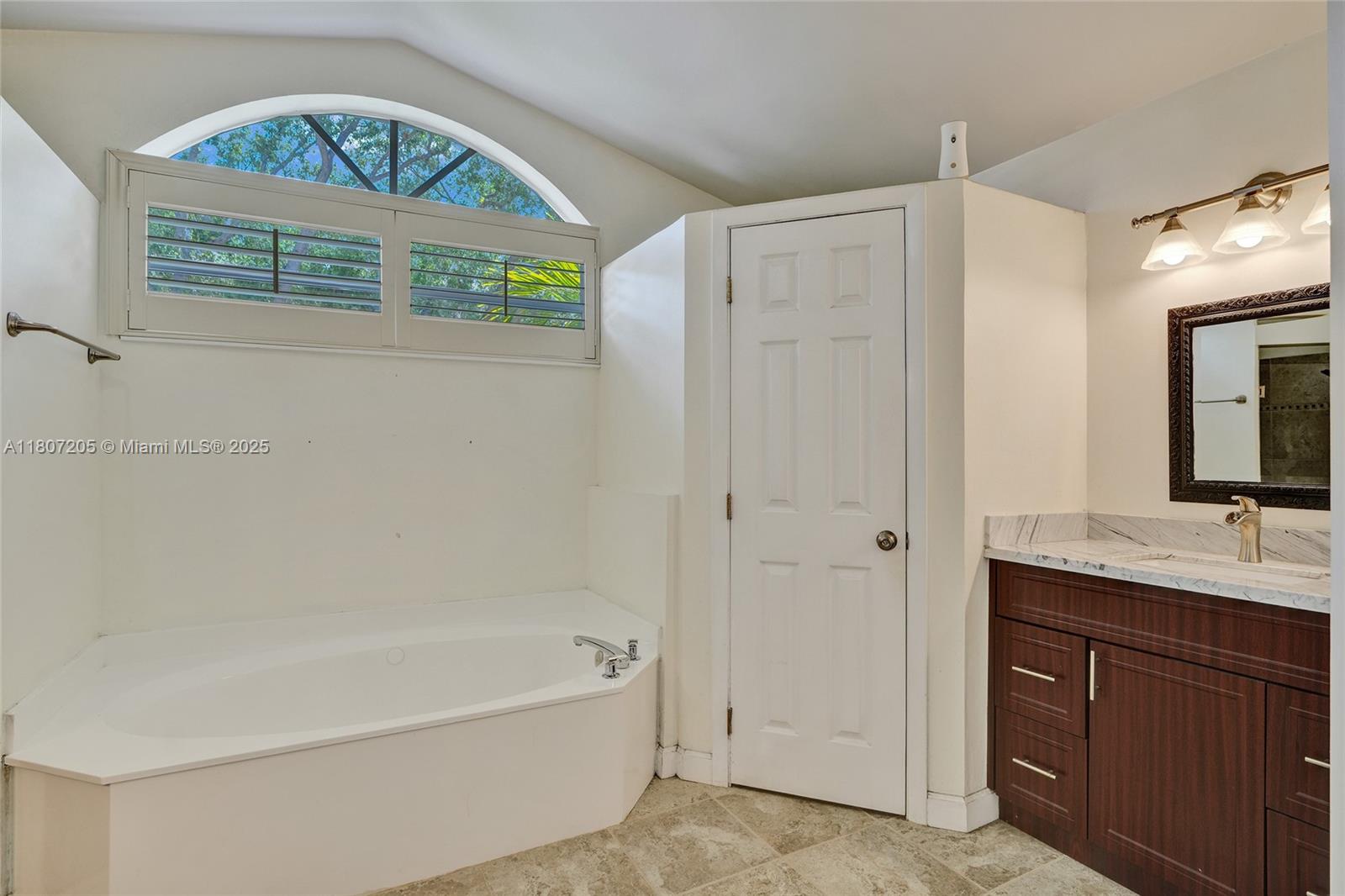 1589 Eastlake Way, Weston, Florida image 14