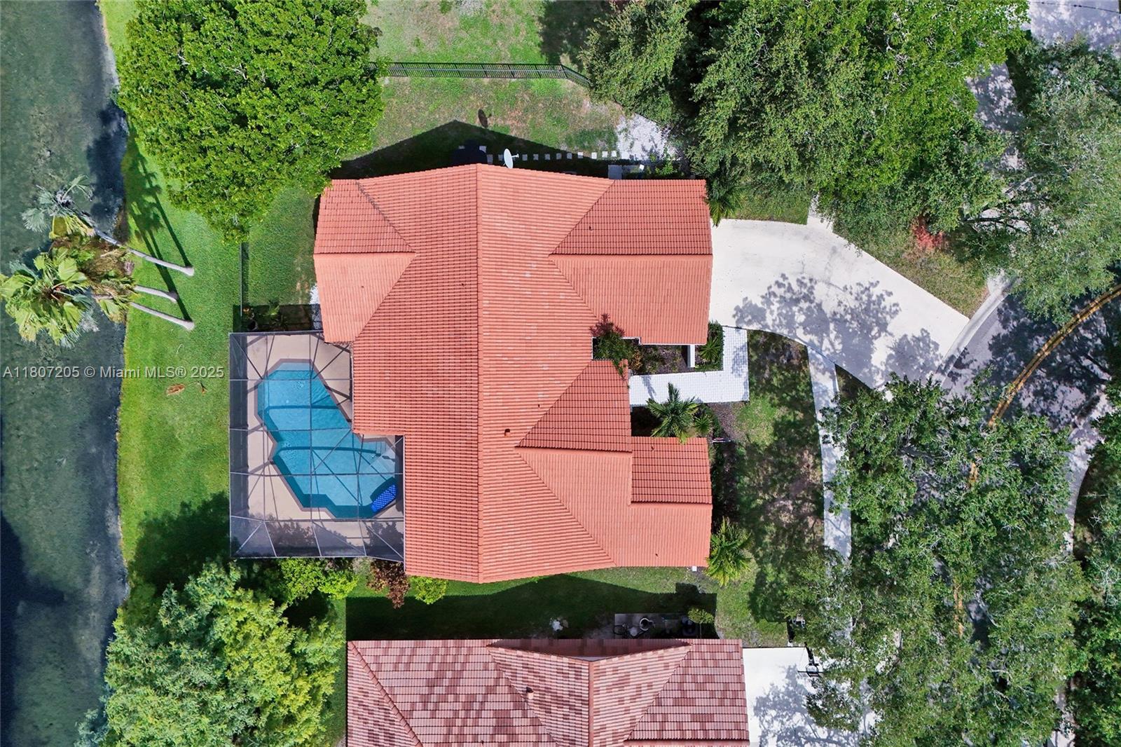 1589 Eastlake Way, Weston, Florida image 37