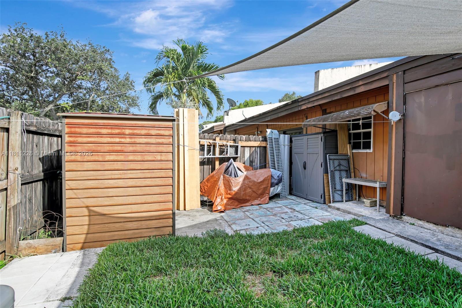 2001 Seagrape Ave, Pembroke Pines, Florida image 20