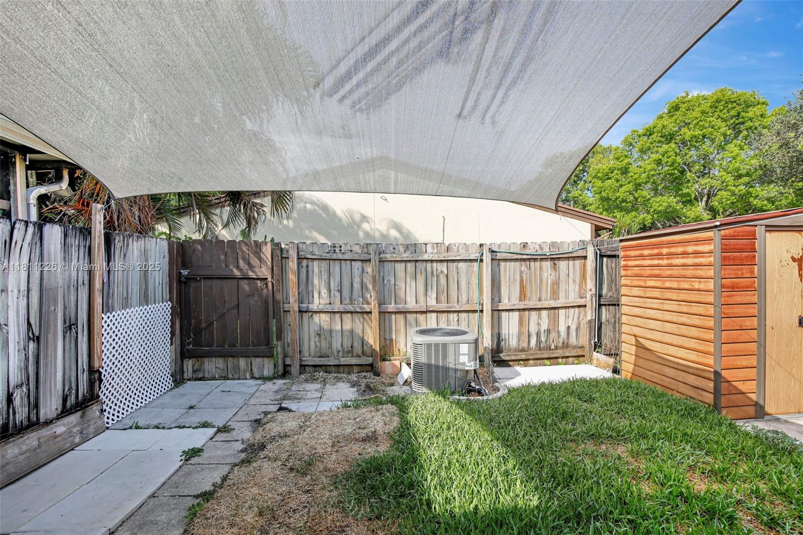 2001 Seagrape Ave, Pembroke Pines, Florida image 22
