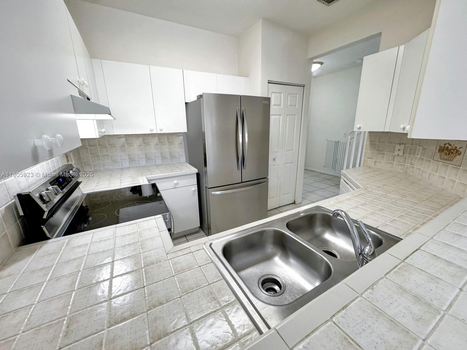 1104 NW 100th Ave, Pembroke Pines, Florida image 10
