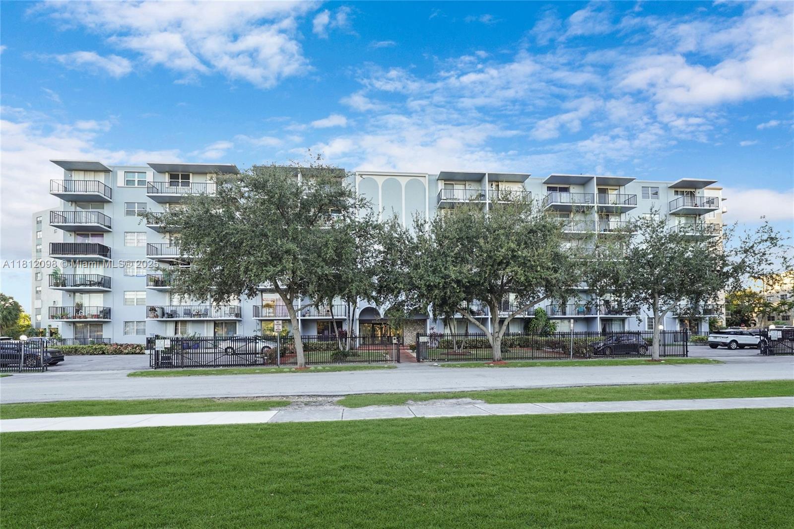 12500 NE 15th Ave #402, North Miami, Florida image 2