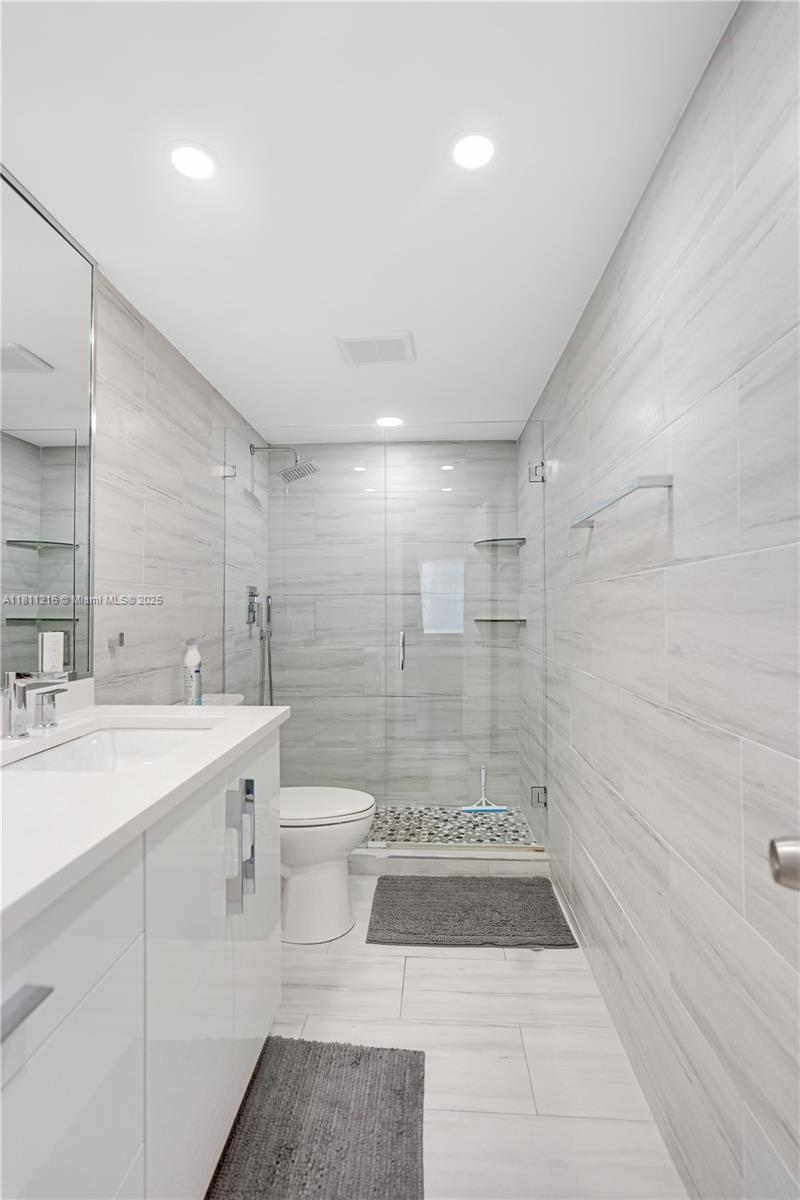 401 Golden Isles Dr #302, Hallandale Beach, Florida image 21