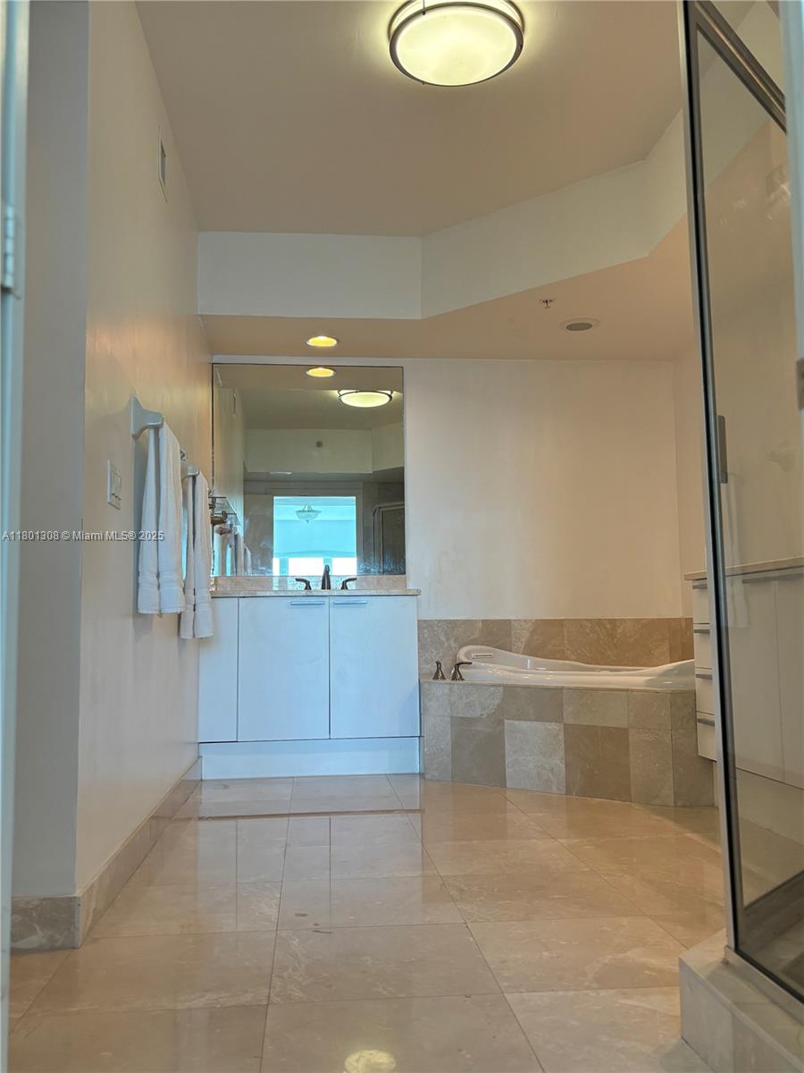 14951 Royal Oaks Ln #1804, North Miami, Florida image 23