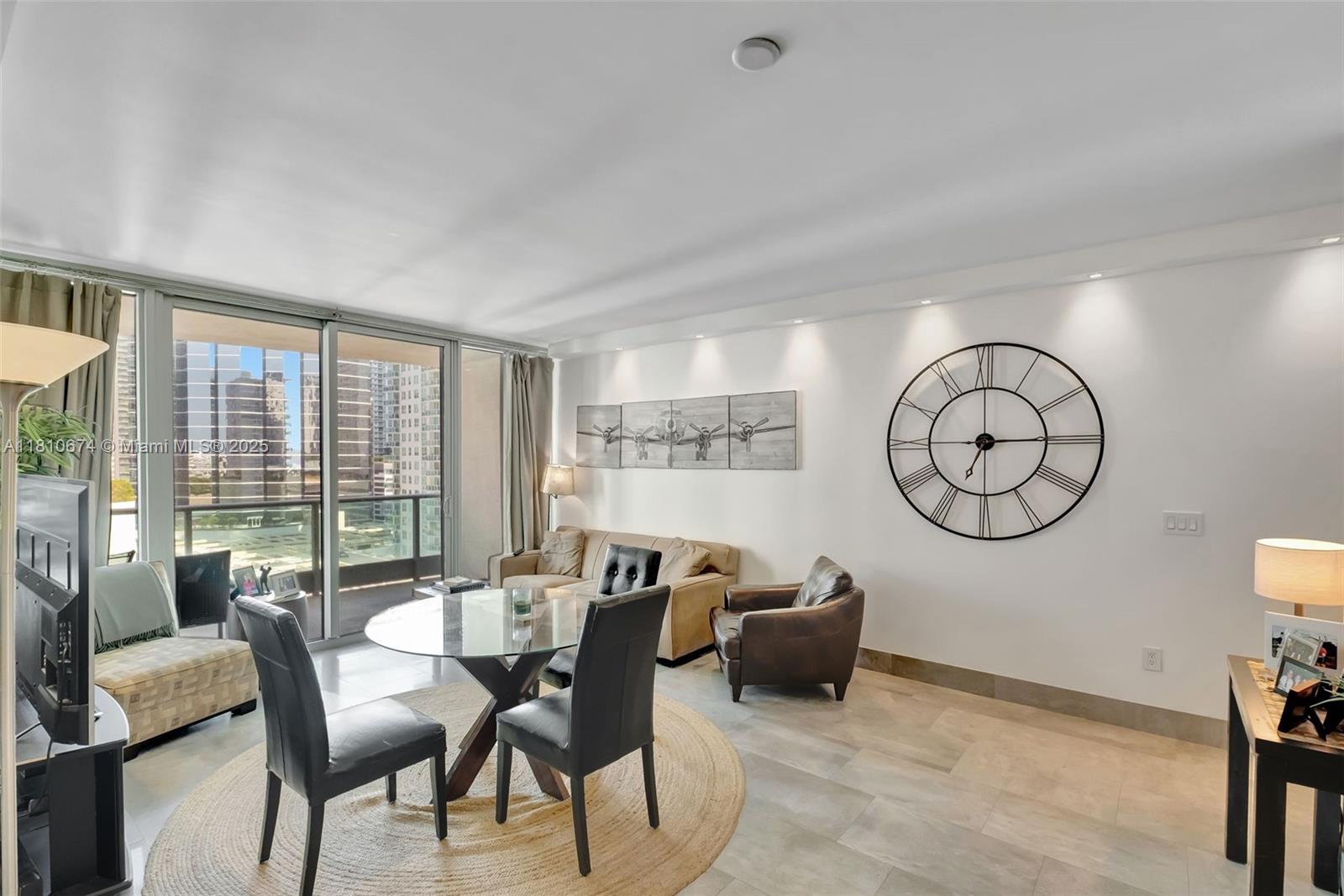 Apartamento à Venda em Miami, FL