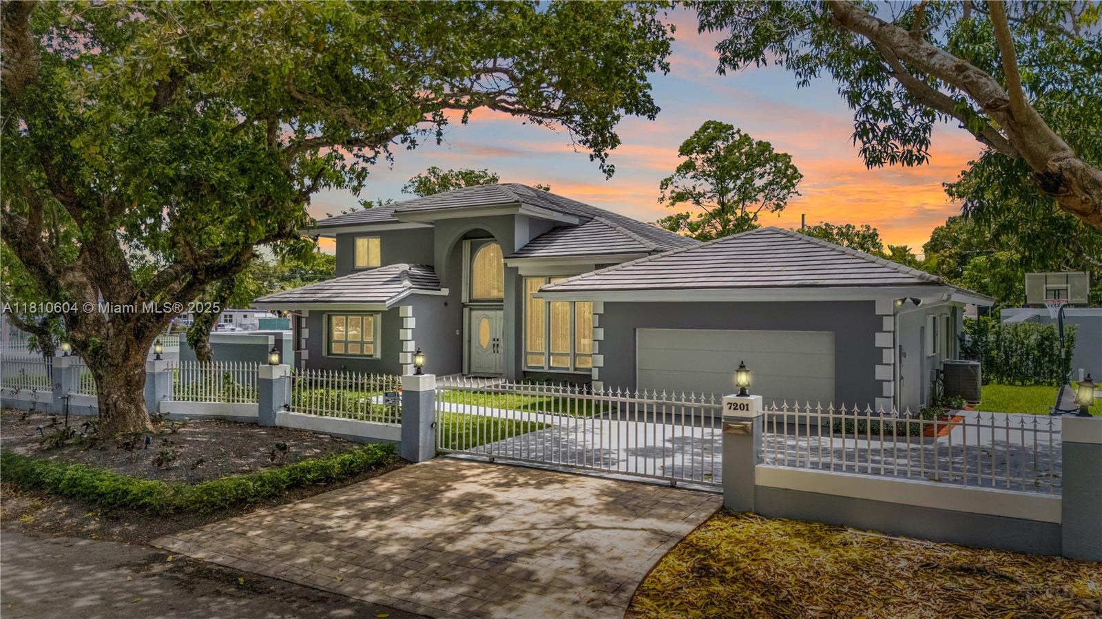 7201 84th Pl, Miami, Florida 33143
