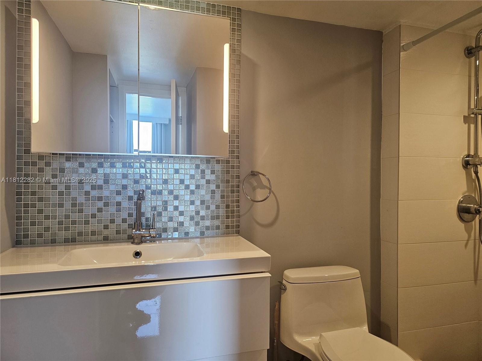 3675 N Country Club Dr #1010, Aventura, Florida image 12