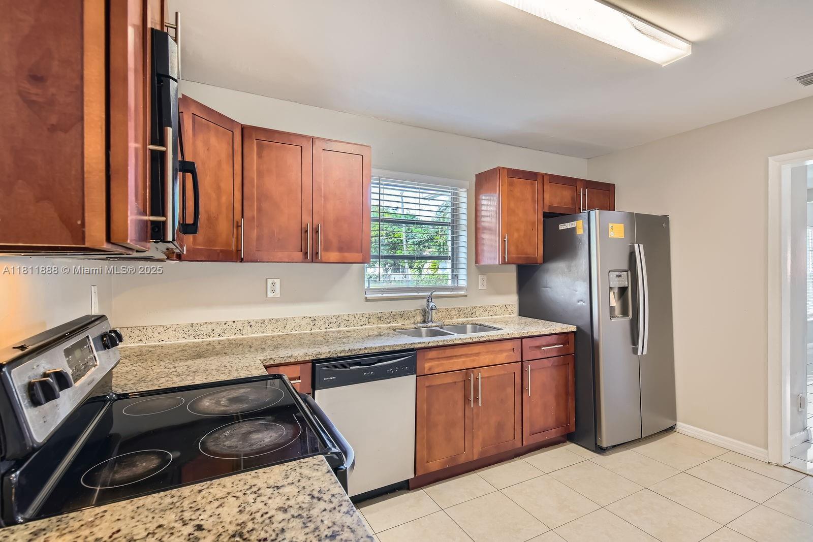 6221 NW 17th St, Sunrise, Florida image 11