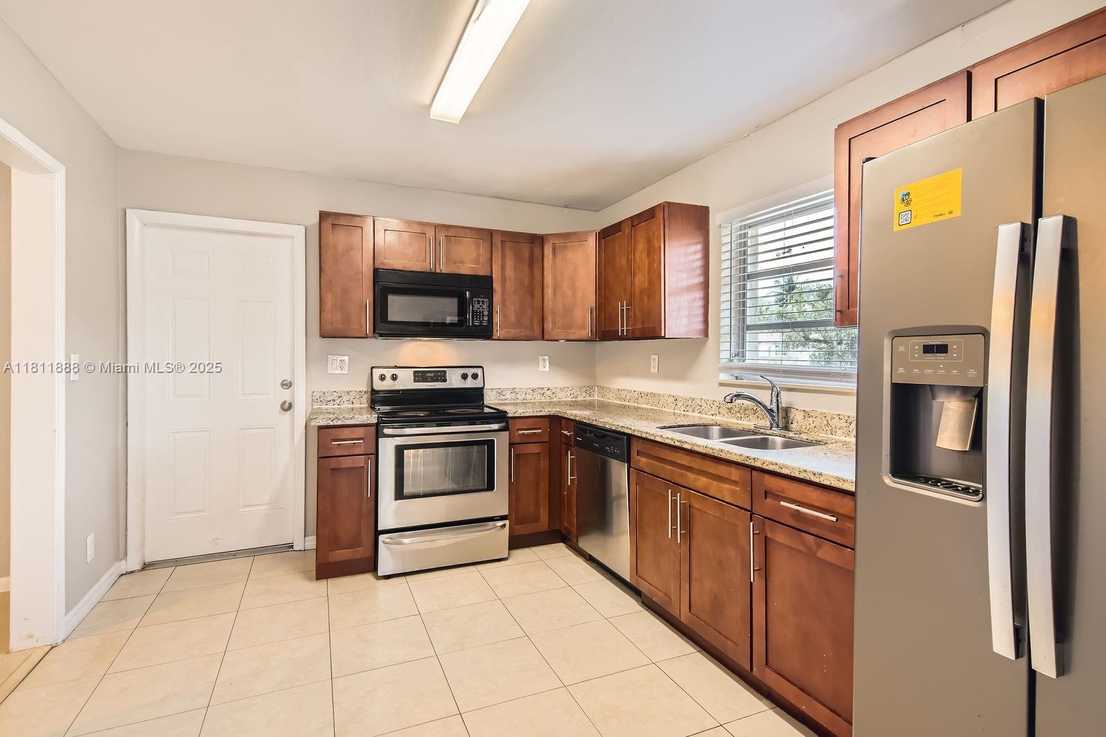 6221 NW 17th St, Sunrise, Florida image 9