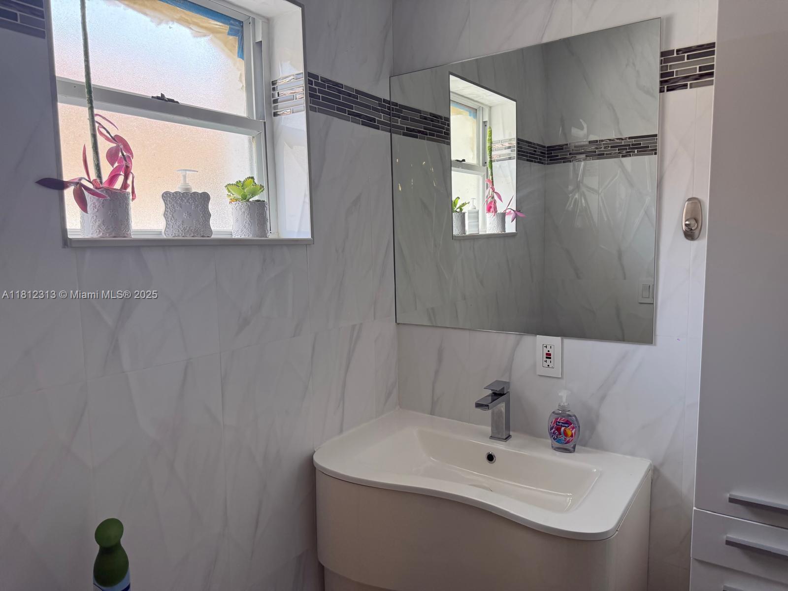 3297 W 70th St, Hialeah, Florida image 16