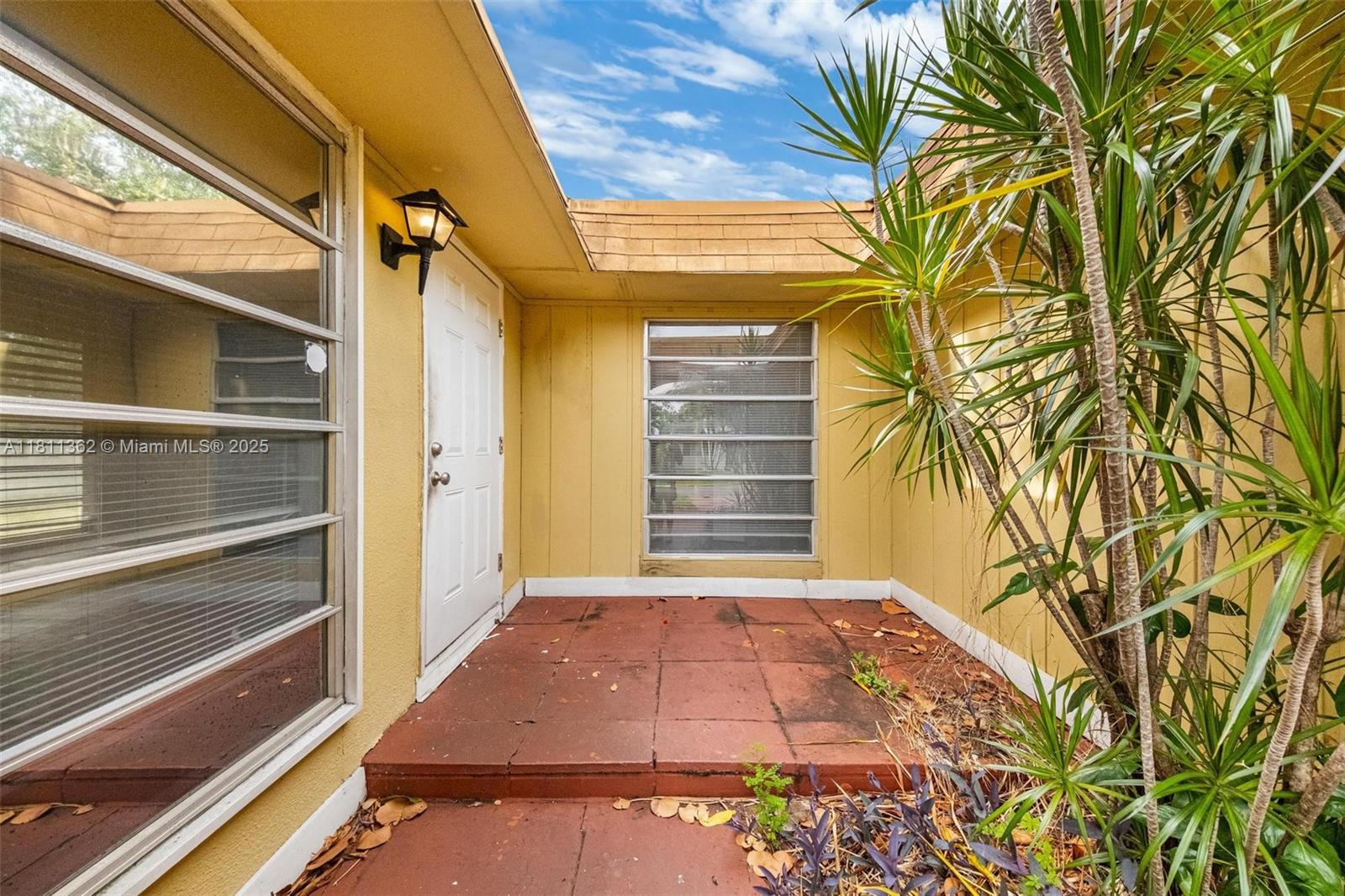 7019 NW 63rd St, Tamarac, Florida image 2