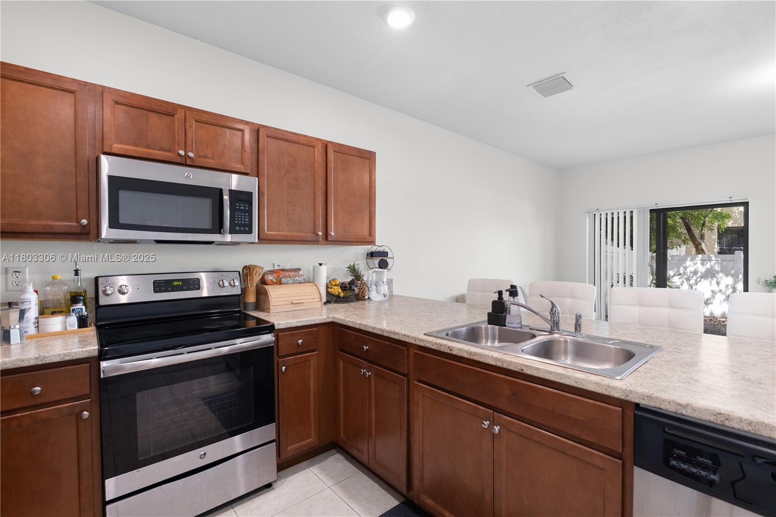 9214 W 33rd Ln, Hialeah, Florida image 11