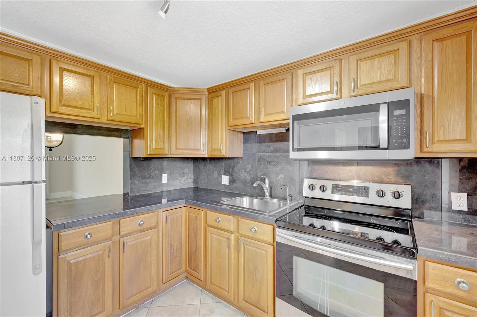 1055 Country Club Dr #406, Margate, Florida image 16