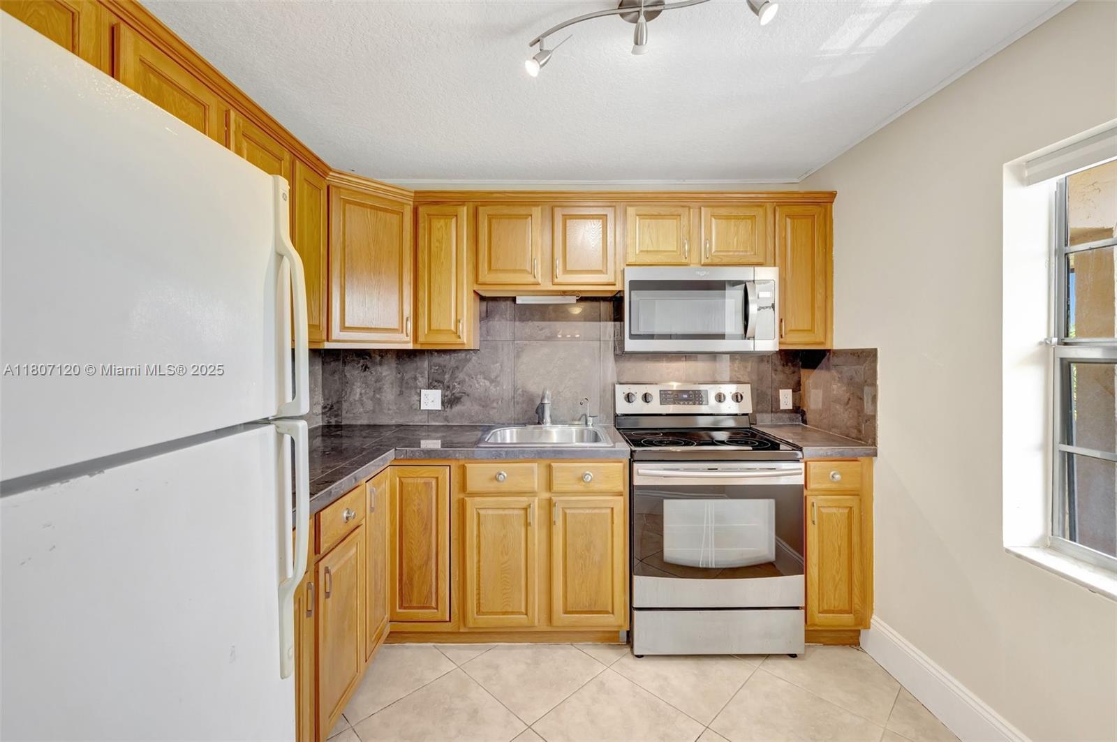 1055 Country Club Dr #406, Margate, Florida image 19