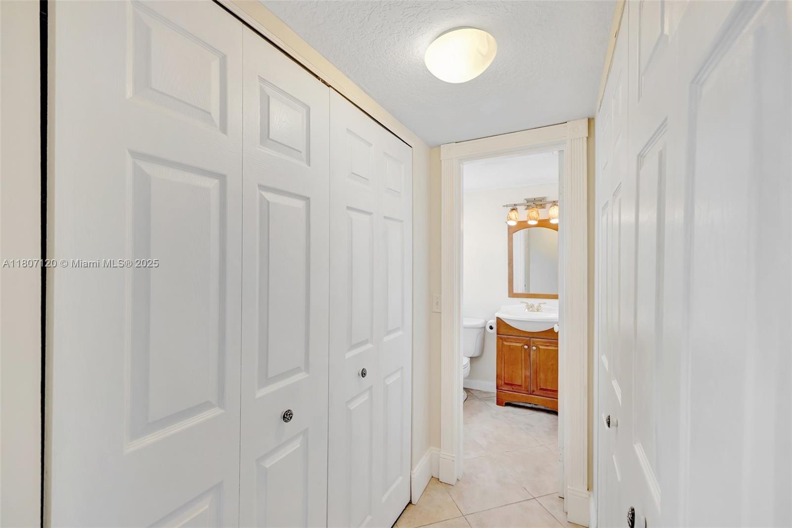 1055 Country Club Dr #406, Margate, Florida image 27