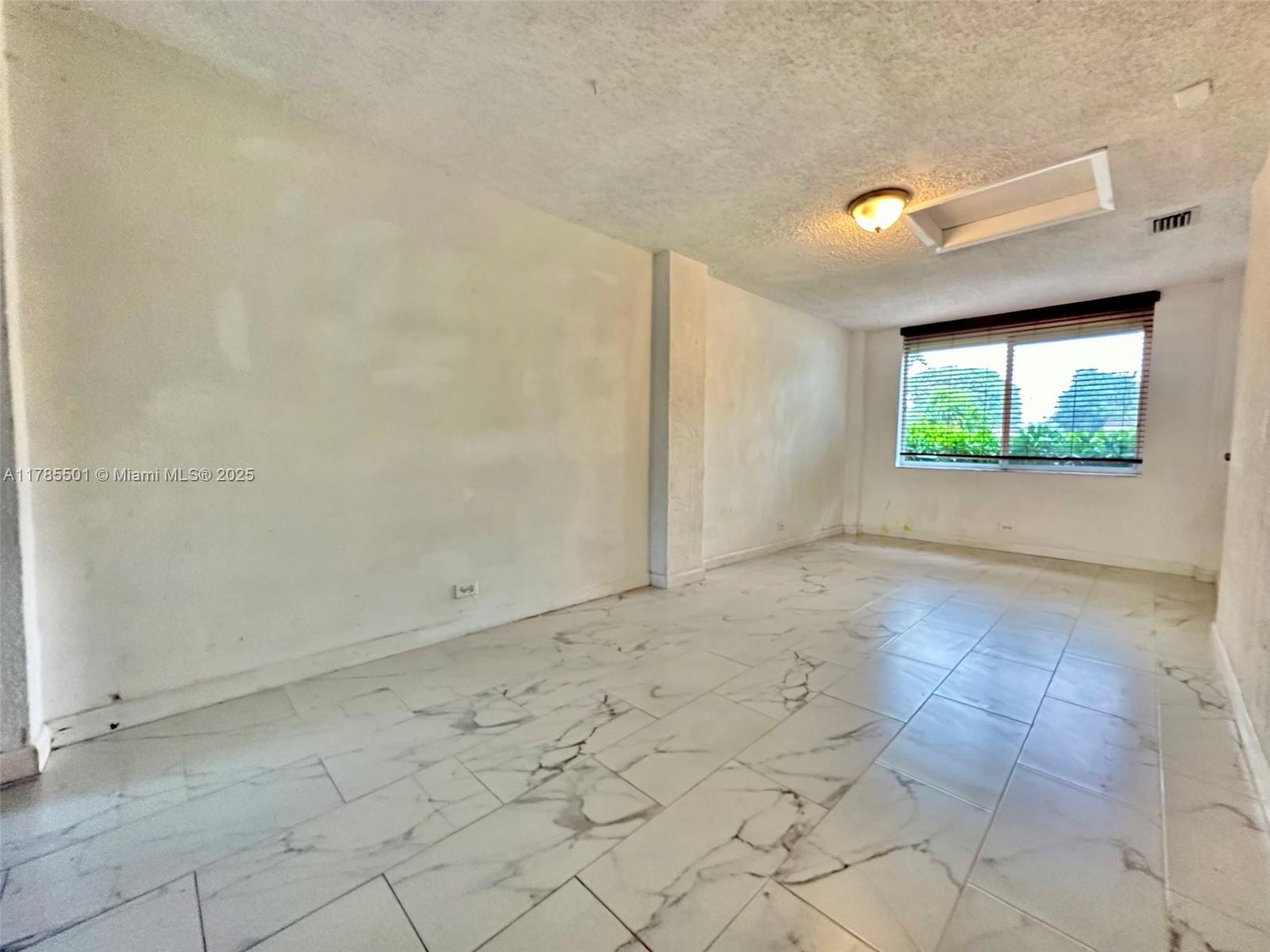 1498 NE 178th St, North Miami Beach, Florida image 9