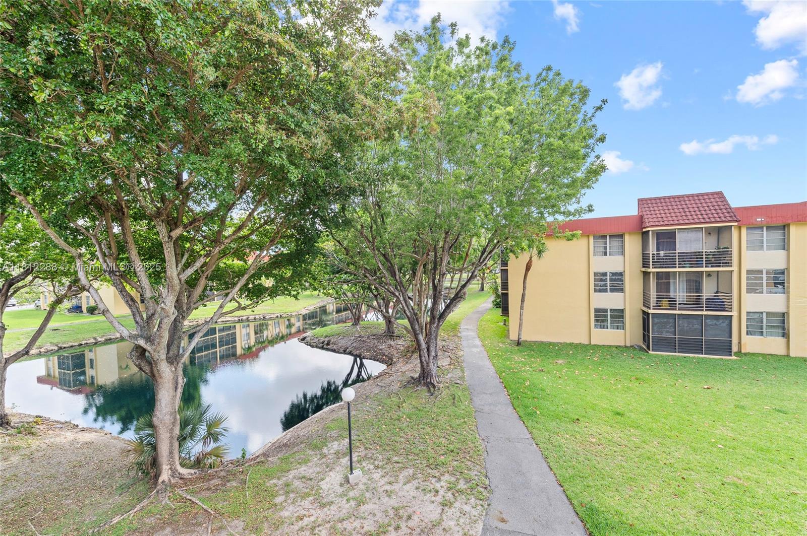 3253 Foxcroft Rd #G312, Miramar, Florida image 2
