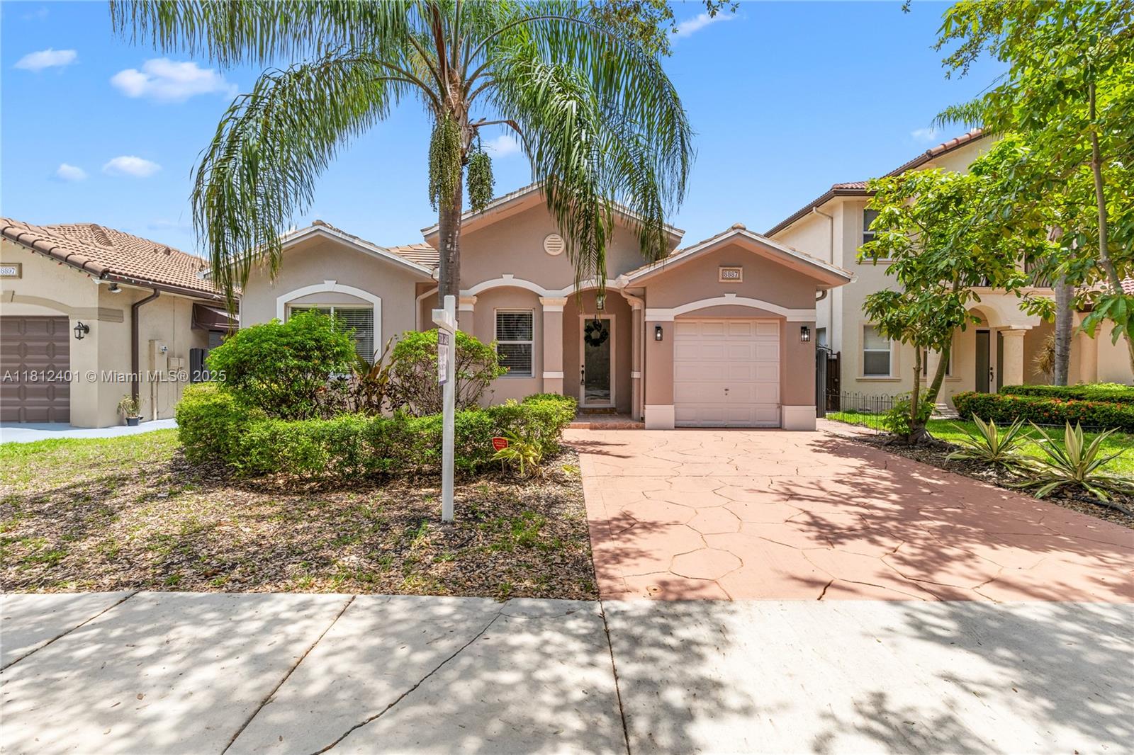 8887 NW 139th Ter, Miami Lakes, Florida image 2