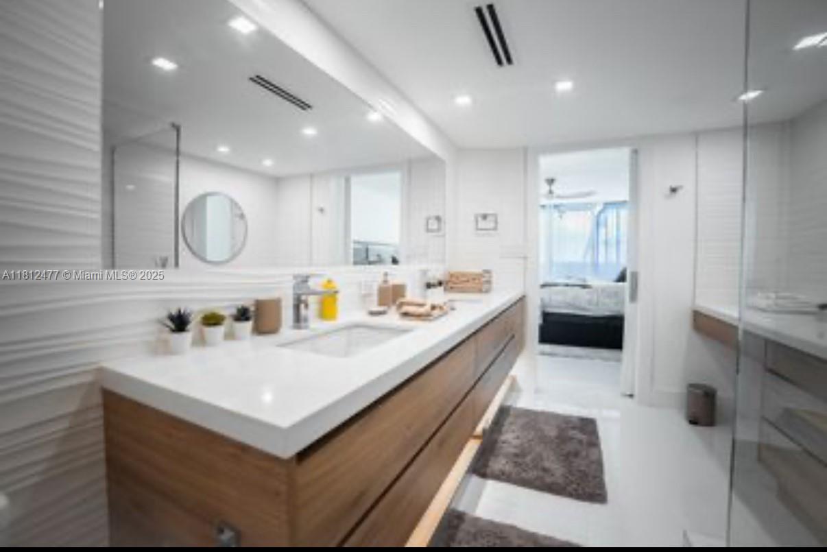 5600 Collins Ave #14K, Miami Beach, Florida image 16