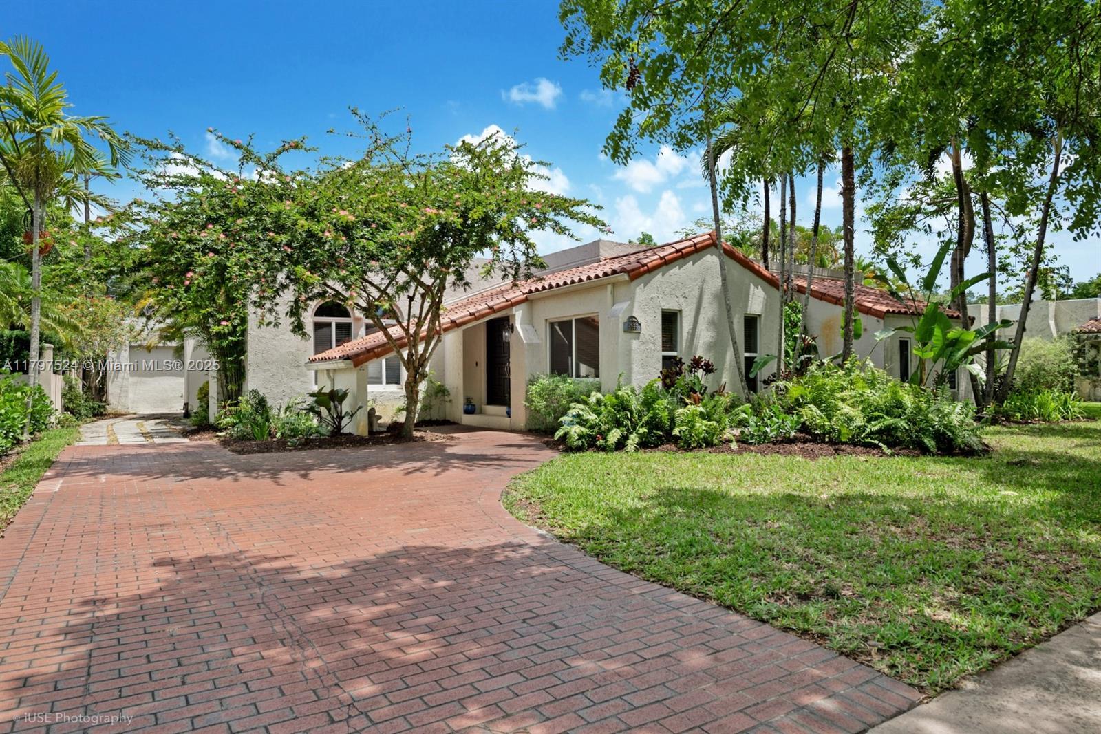 1433 Santa Cruz Ave, Coral Gables, Florida image 1