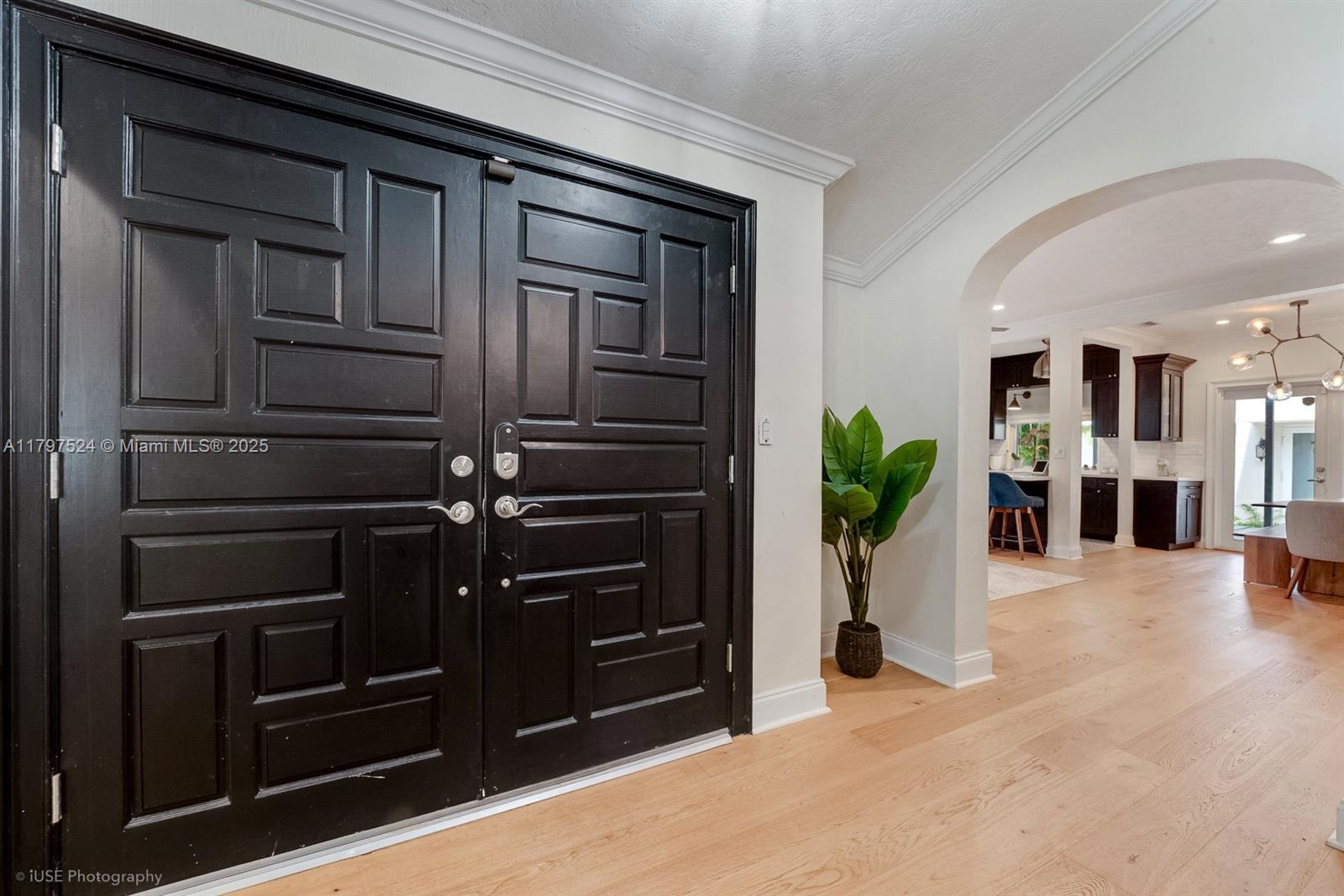 1433 Santa Cruz Ave, Coral Gables, Florida image 3