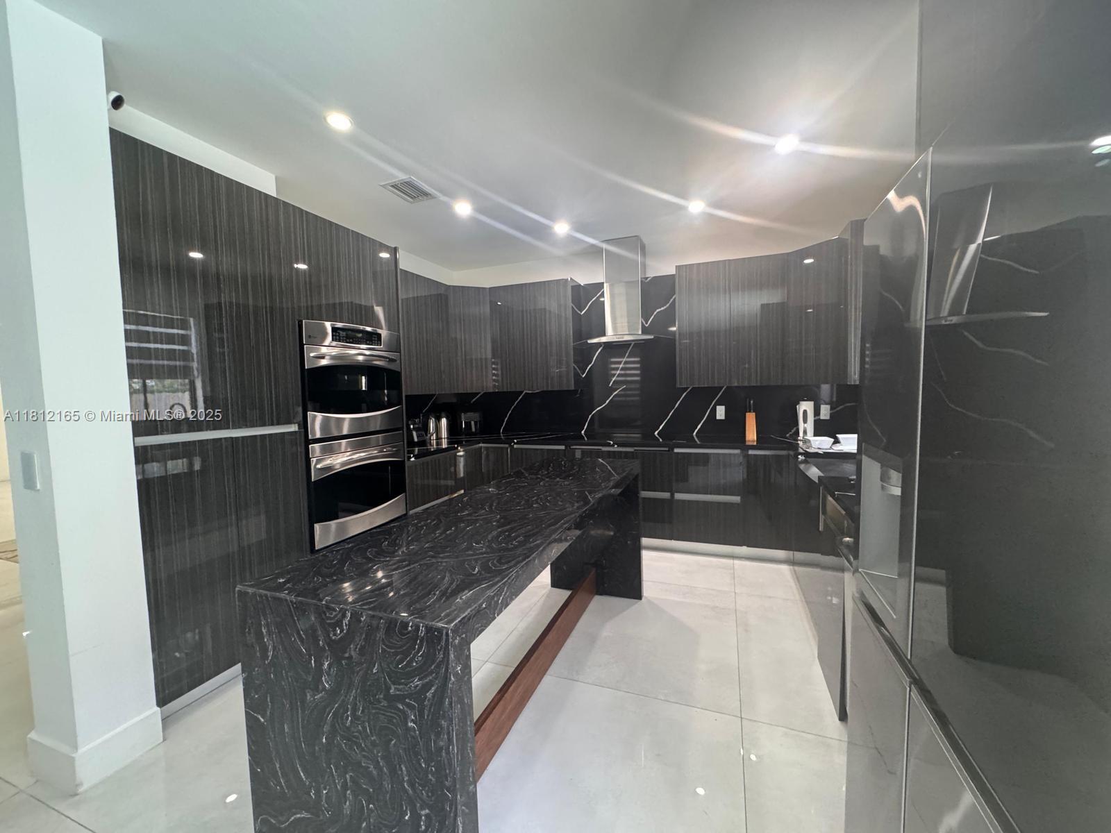 10003 NW 89th Ter, Doral, Florida image 4