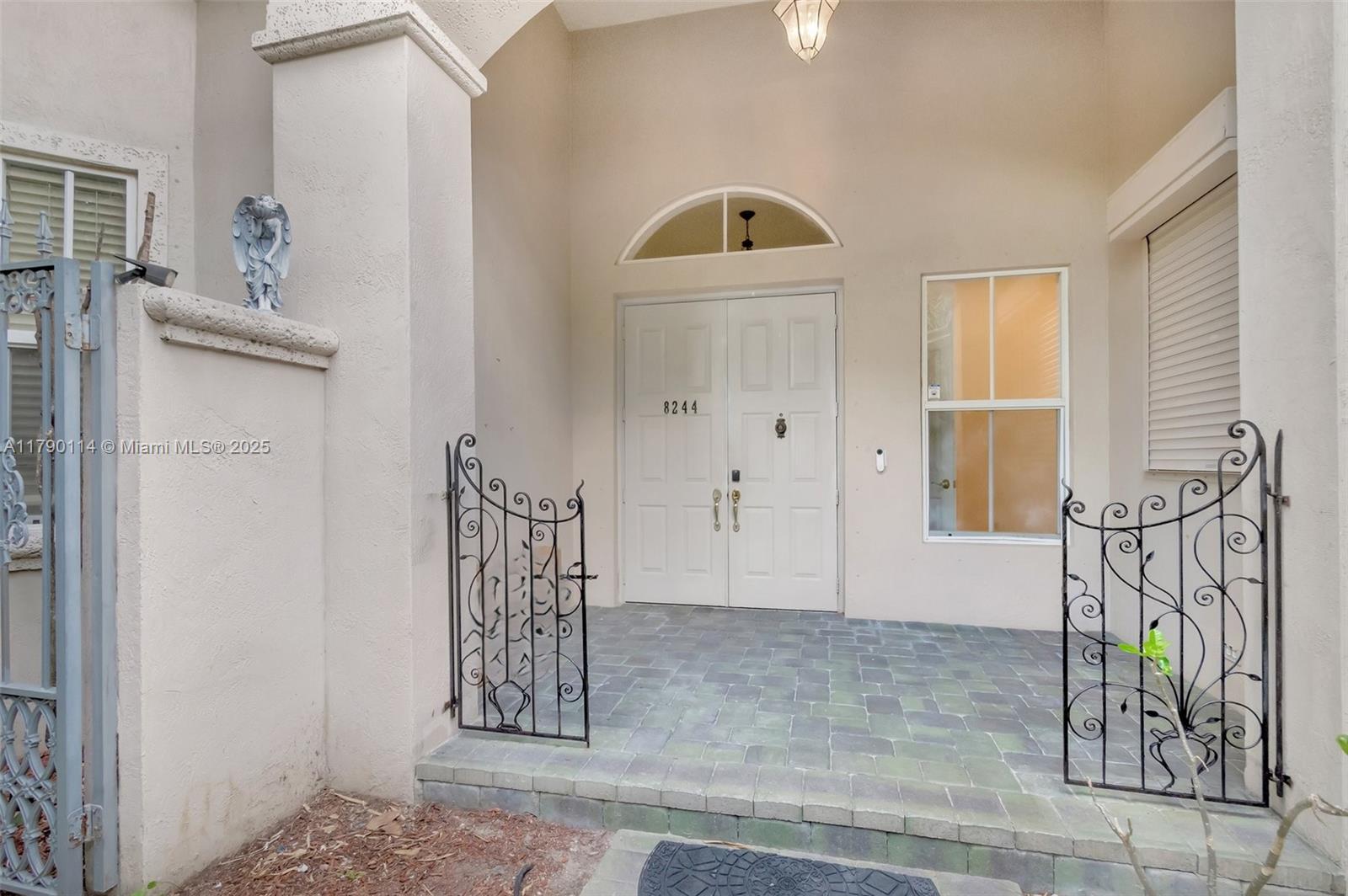 8244 Lakeview Dr, West Palm Beach, Florida image 12