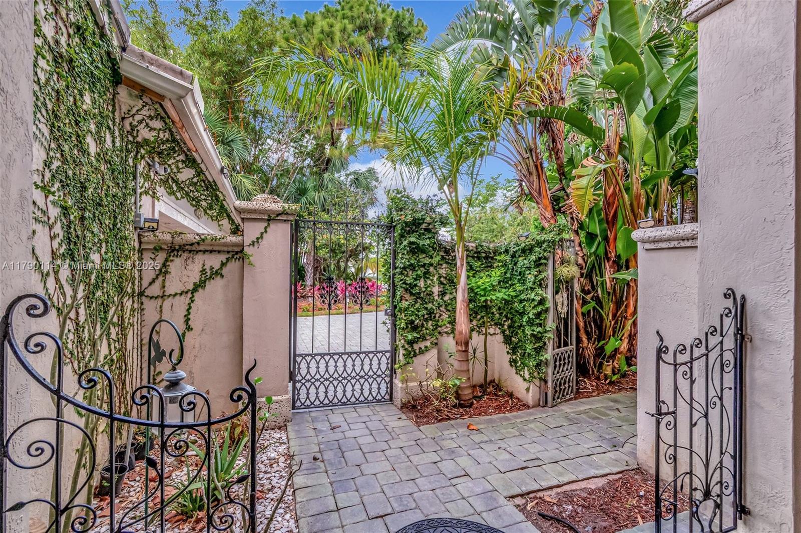 8244 Lakeview Dr, West Palm Beach, Florida image 13
