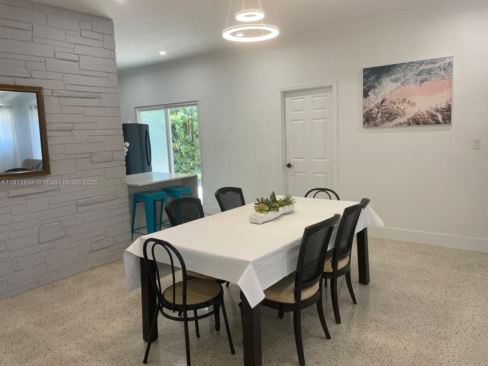 913 NE 5th St, Hallandale Beach, Florida image 17