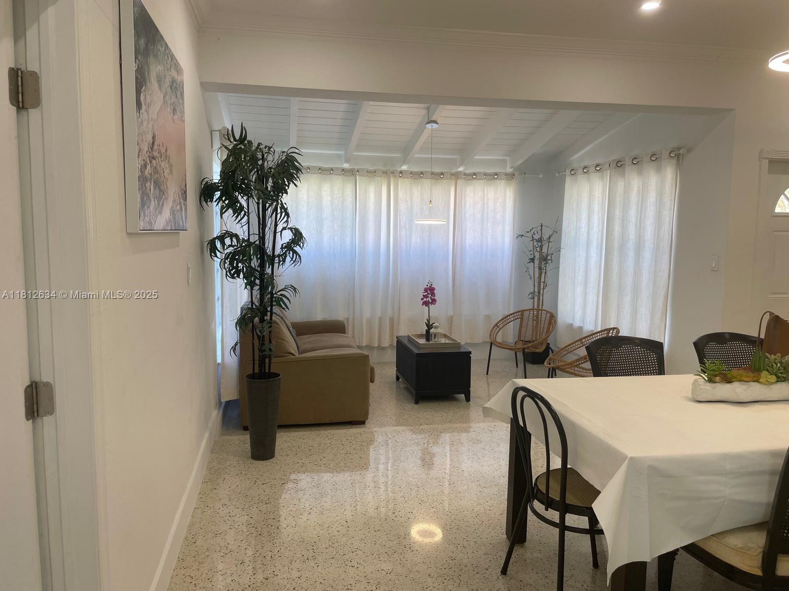 913 NE 5th St, Hallandale Beach, Florida image 20