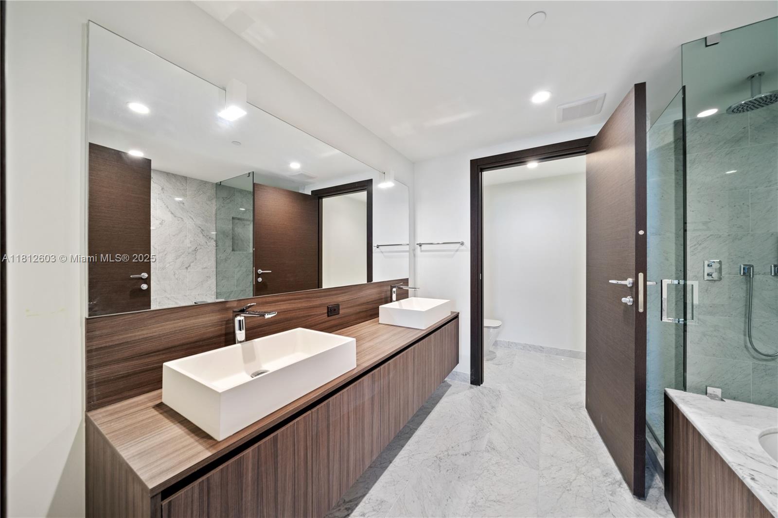 1000 Brickell Plz #3206, Miami FL 33131