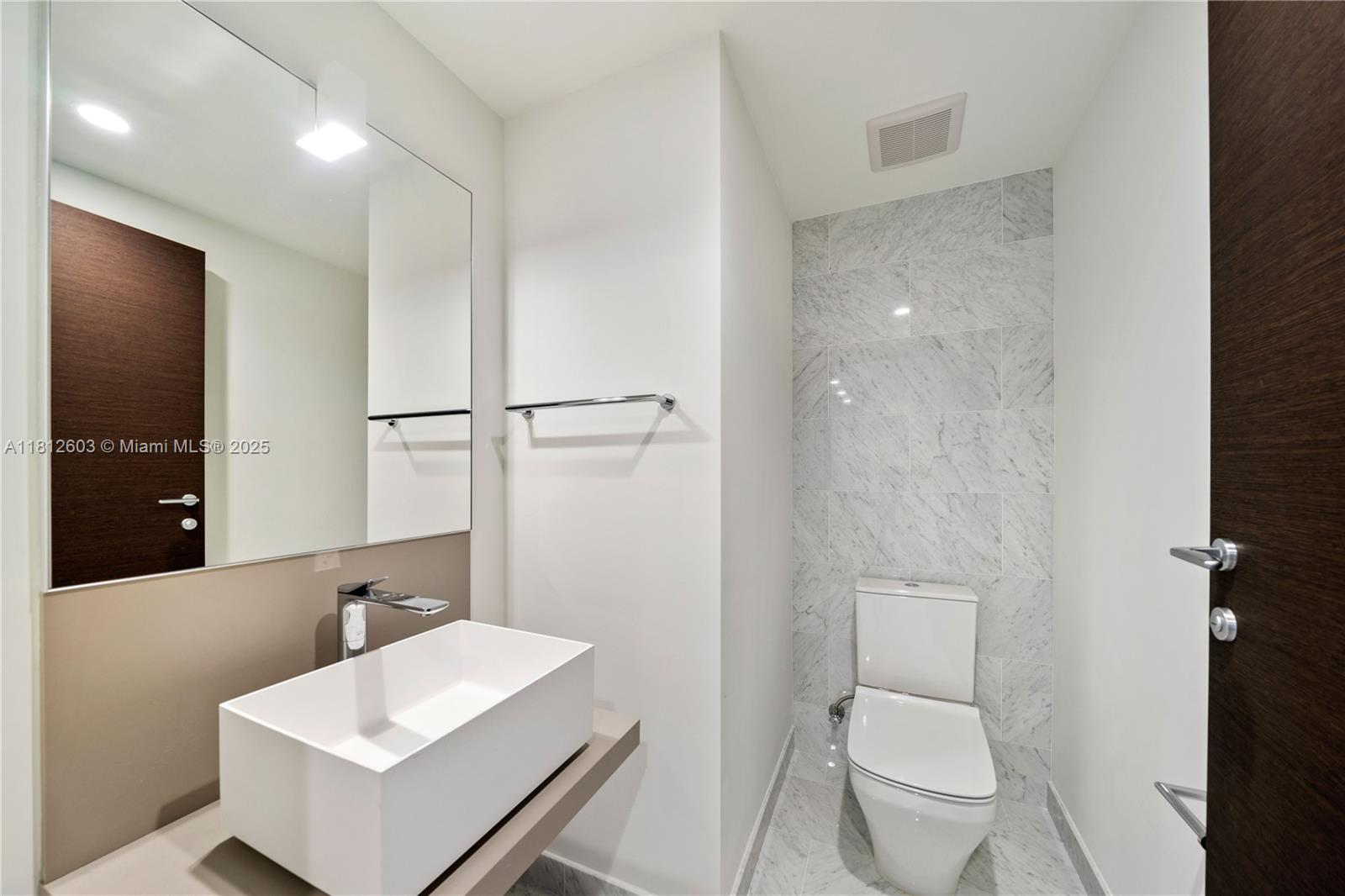 1000 Brickell Plz #3206, Miami FL 33131