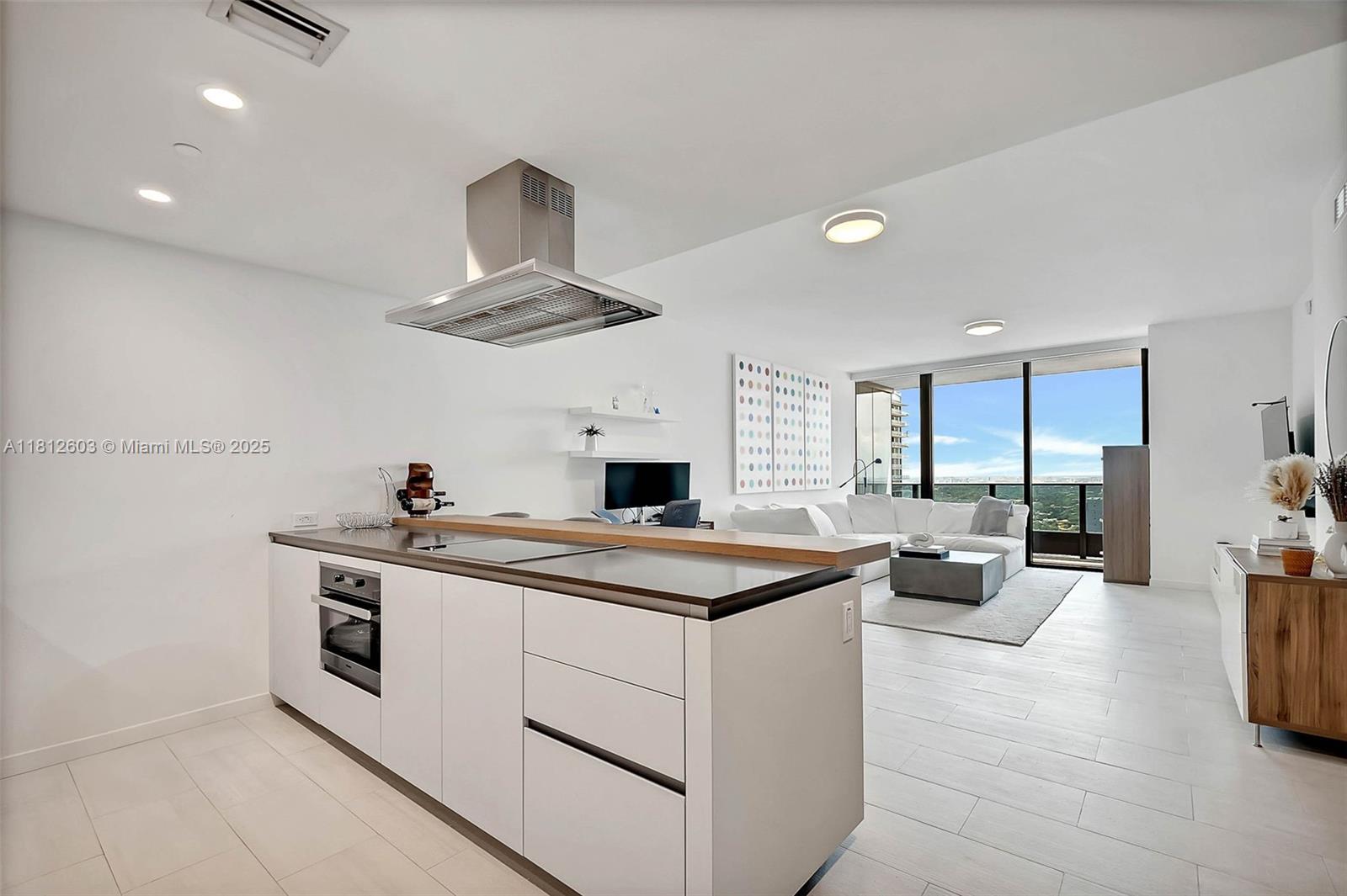 1000 Brickell Plz #3206, Miami FL 33131