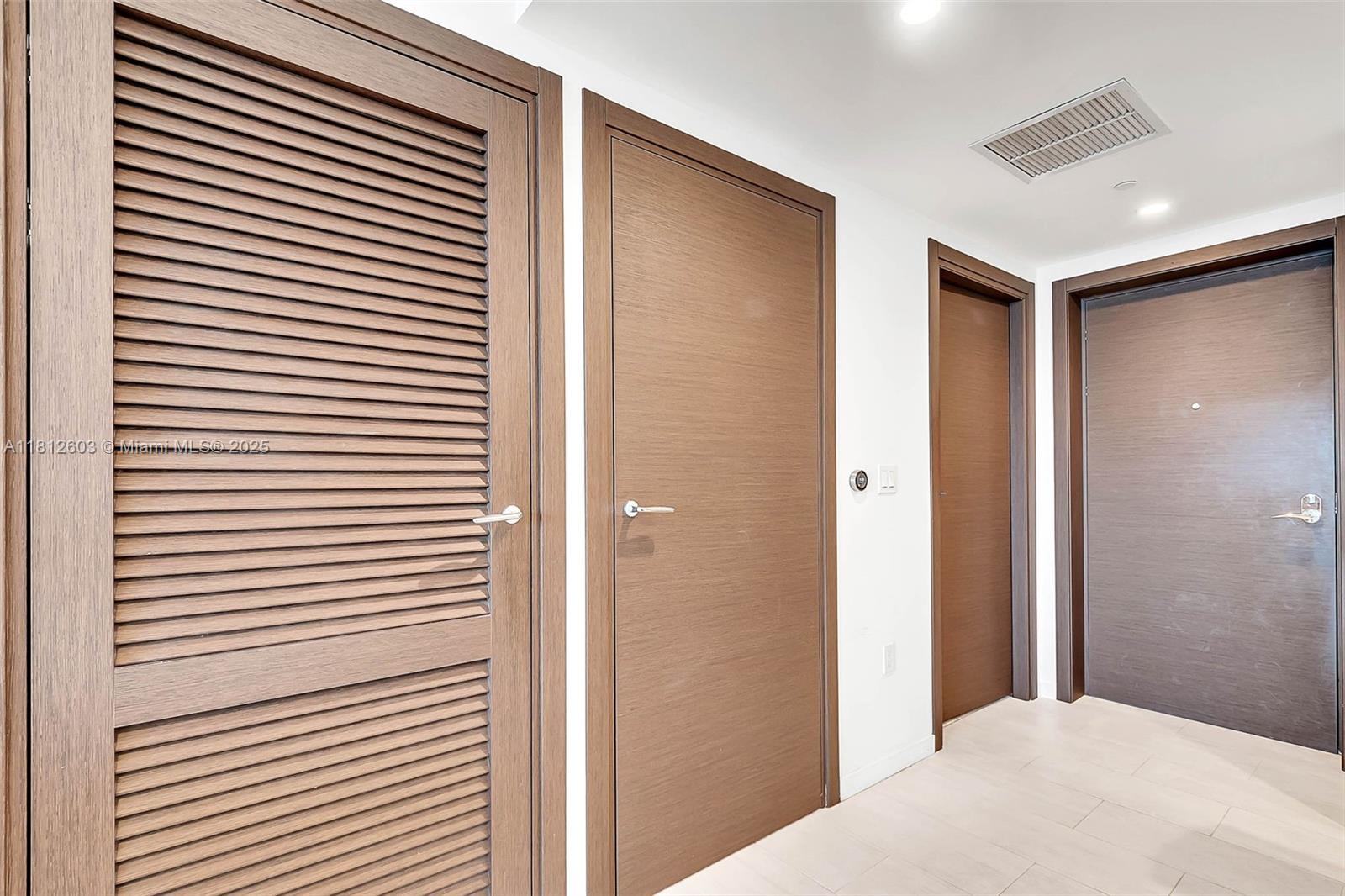 1000 Brickell Plz #3206, Miami FL 33131