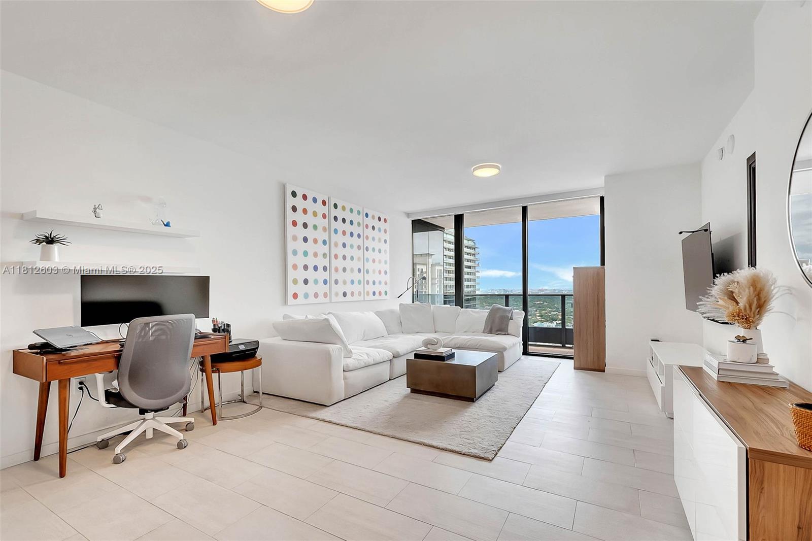 1000 Brickell Plz #3206, Miami FL 33131